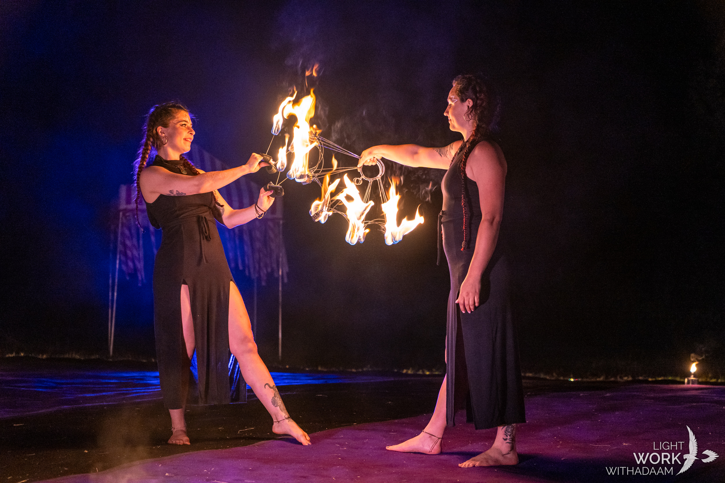 Duo Feuershow – zwei Künstlerinnen